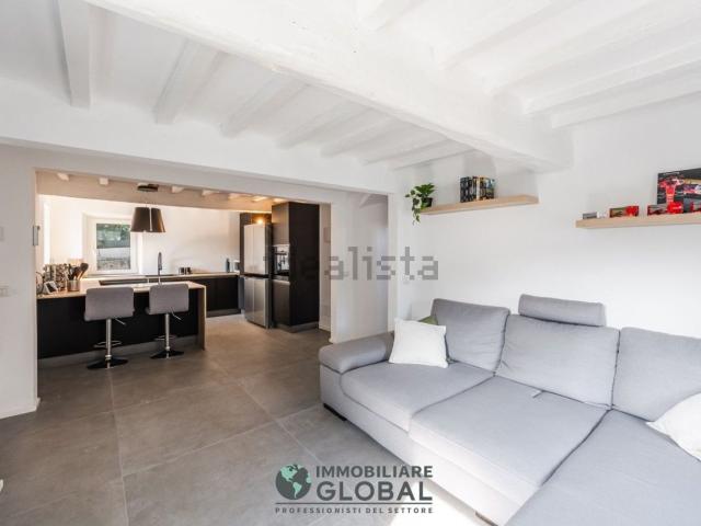Villetta indipendente in vendita di 245 m² in Via Radici in Piano, 51