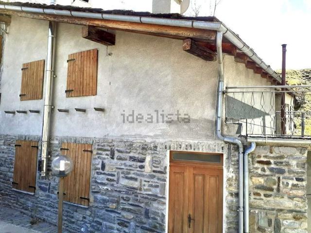 Villetta indipendente in vendita di 245 m² in Frazione Frassiney, 10