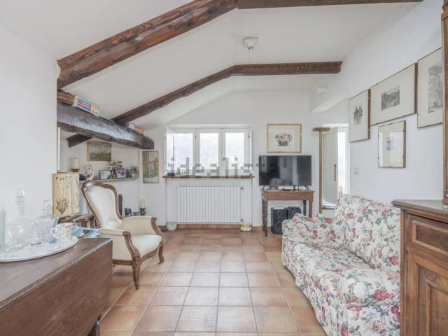 Villetta indipendente in vendita di 245 m² in Strada dai Ronchi ai Cunioli Alti, 13