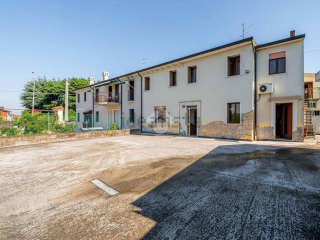 Villetta indipendente in vendita di 246 m² in Via Cimitero, 2