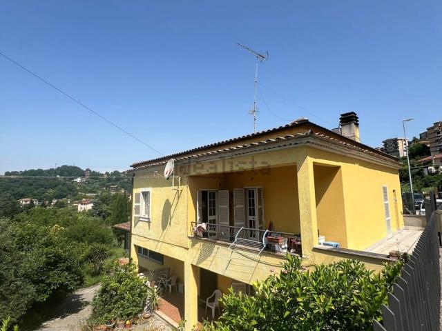 Villetta indipendente in vendita di 246 m² in Via Ambrogio Pettorini, 62