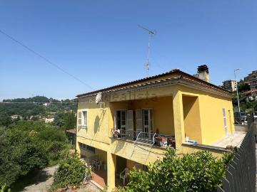 Villetta indipendente in vendita di 246 m² in Via Ambrogio Pettorini, 62