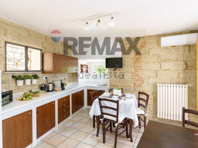 Villetta indipendente in vendita di 246 m² in Via Idria, 16