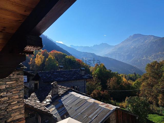 Villetta indipendente in vendita di 246 m² in Frazione Les Combes