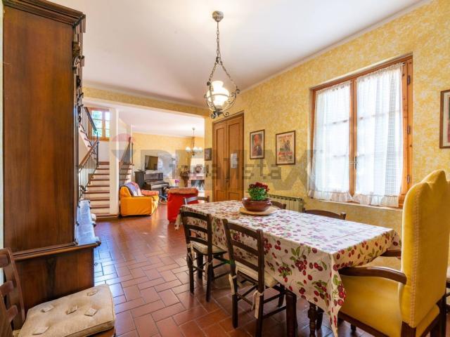Villetta indipendente in vendita di 247 m² in Via del Valico, 1