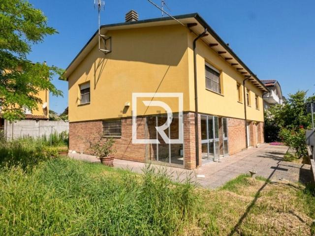 Villetta indipendente in vendita di 247 m² in Via Monterotondo