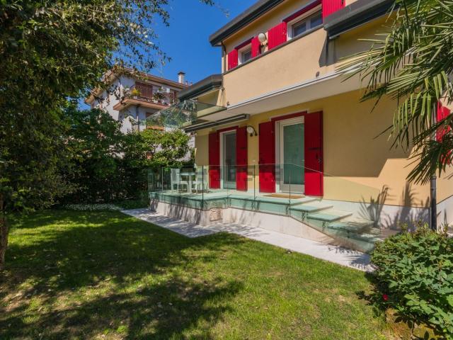 Villetta indipendente in vendita di 248 m² in Via delle Regioni