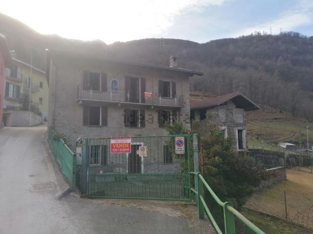 Villetta indipendente in vendita di 248 m² in Via Maggiore, 30