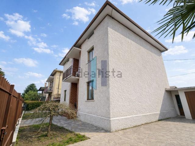 Villetta indipendente in vendita di 248 m² in Via Palma Il Vecchio