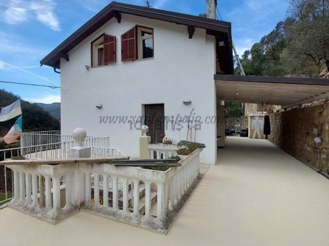 Villetta indipendente in vendita di 248 m² in Via Roma