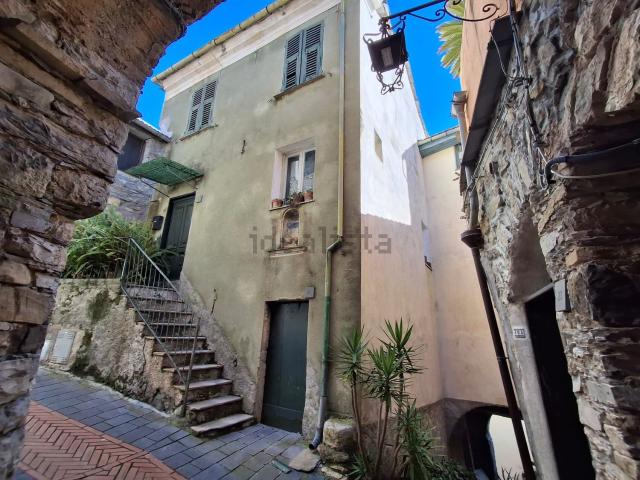 Villetta indipendente in vendita di 248 m² in Piazza Brigata Liguria