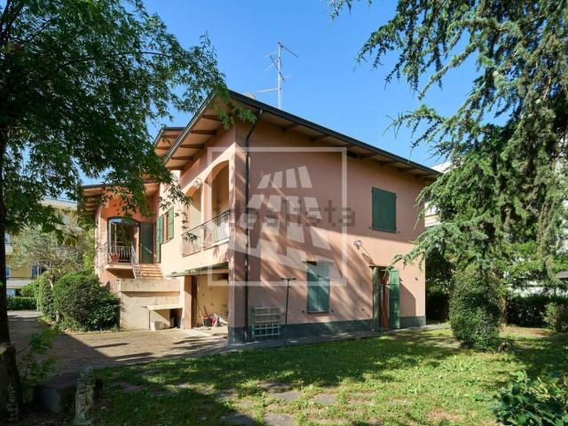 Villetta indipendente in vendita di 249 m² in Via Arturo Toscanini, 6