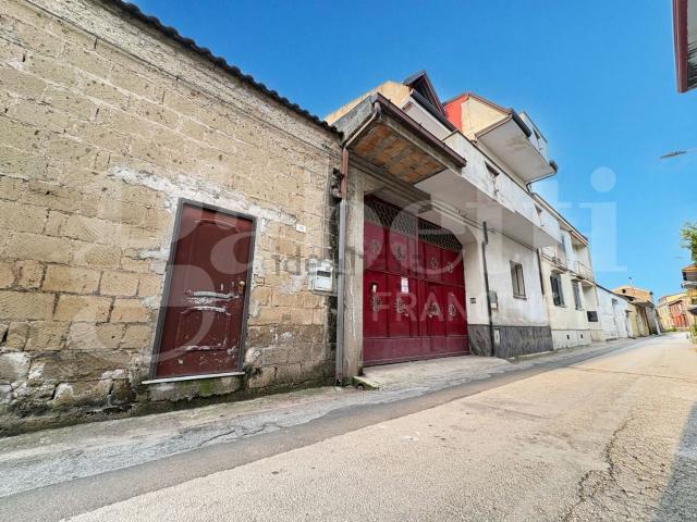 Villetta indipendente in vendita di 249 m² in Via Saverio Mercadante