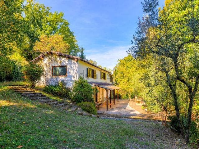 Villetta indipendente in vendita di 249 m² in Via Valle del Farfa snc Poggio Nativo