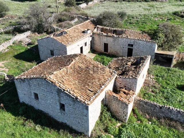 Villetta indipendente in vendita di 250 m² in Contrada PIRATO LOMBARDO QUARTARELLA