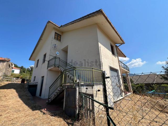 Villetta indipendente in vendita di 250 m² in Via 1º Maggio