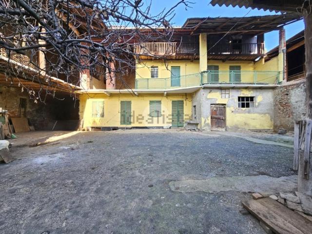 Villetta indipendente in vendita di 250 m² in Via C. Battisti, 15