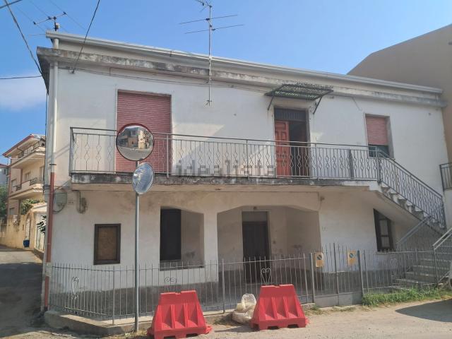 Villetta indipendente in vendita di 250 m² in Via Corrado Alvaro