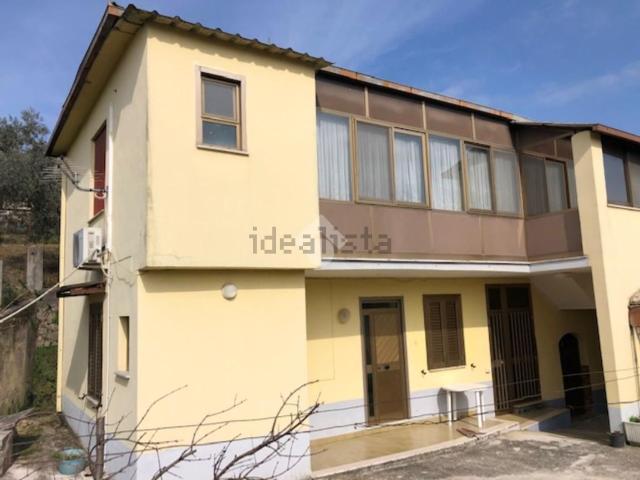 Villetta indipendente in vendita di 250 m² in Via Calcaterra