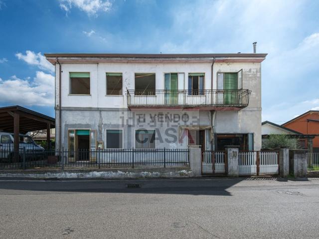 Villetta indipendente in vendita di 250 m² in Via Calvarina, 4
