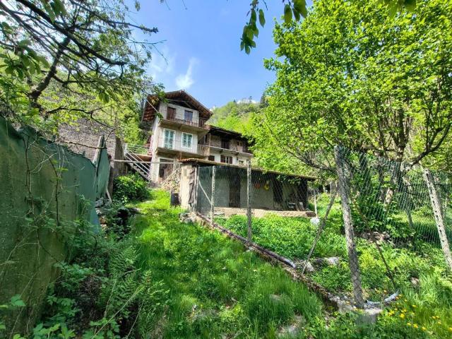 Villetta indipendente in vendita di 250 m² in Via Camasco