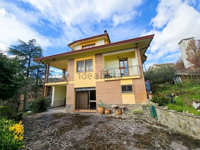 Villetta indipendente in vendita di 250 m² in Via Capitanato del Sasso di Simone