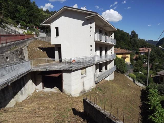 Villetta indipendente in vendita di 250 m² in Via Capodato