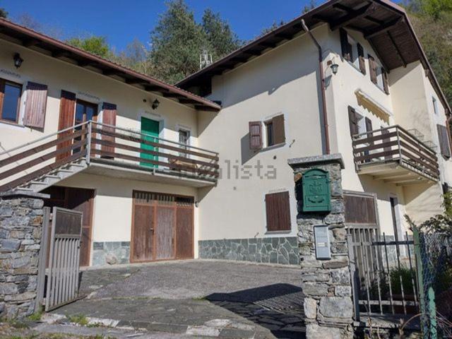 Villetta indipendente in vendita di 250 m² in Via Carolo, 13