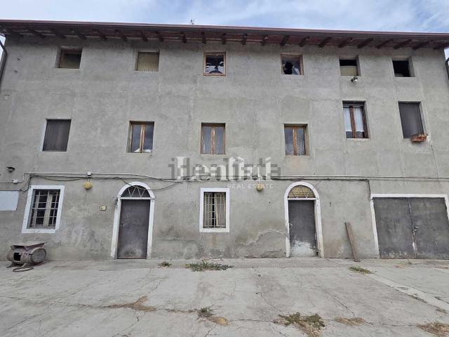 Villetta indipendente in vendita di 250 m² in Via Carlo Ceronetti