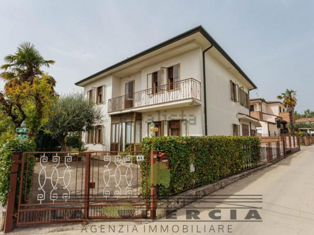 Villetta indipendente in vendita di 250 m² in Via Chiesetta