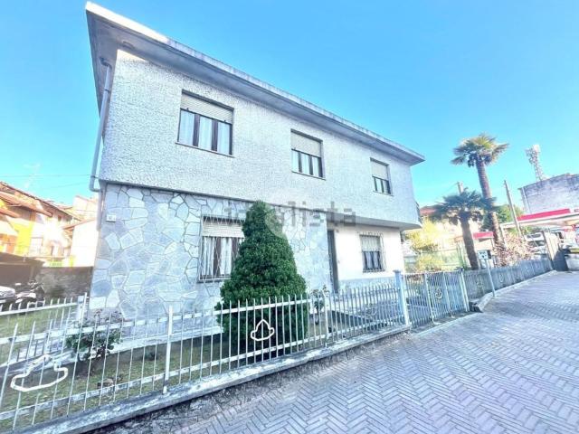 Villetta indipendente in vendita di 250 m² in Via Circonvallazione, 16
