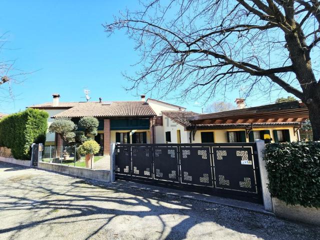 Villetta indipendente in vendita di 250 m² in Via Amolaro
