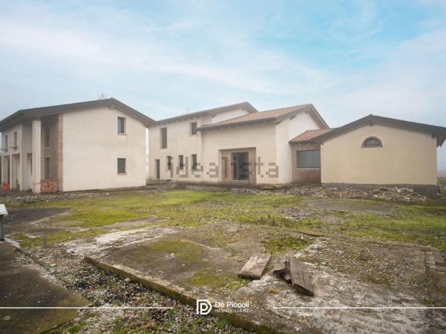 Villetta indipendente in vendita di 250 m² in Via Altinia, 4