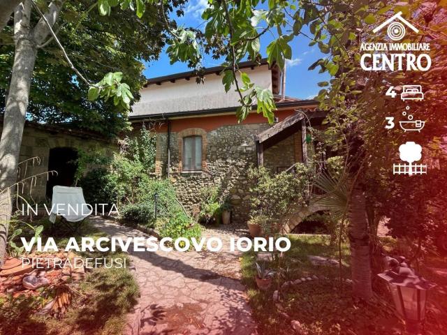 Villetta indipendente in vendita di 250 m² in Via Arcivescovo Iorio, 1