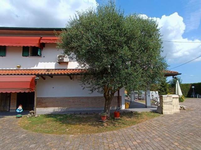 Villetta indipendente in vendita di 250 m² in Via Bologna, 980