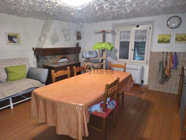 Villetta indipendente in vendita di 250 m² in Via Borgonuovo
