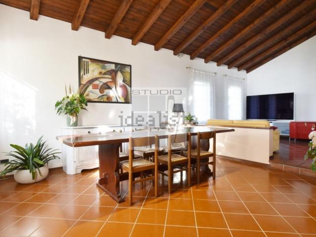 Villetta indipendente in vendita di 250 m² in Via Boscalto Ovest