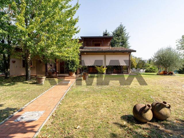 Villetta indipendente in vendita di 250 m² in Via Bassetta, 14