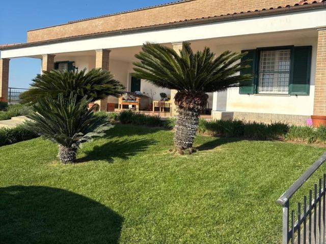 Villetta indipendente in vendita di 250 m² in Via Benedetto Lucignani