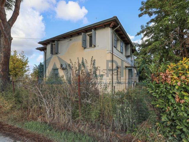 Villetta indipendente in vendita di 250 m² in Via Benzi