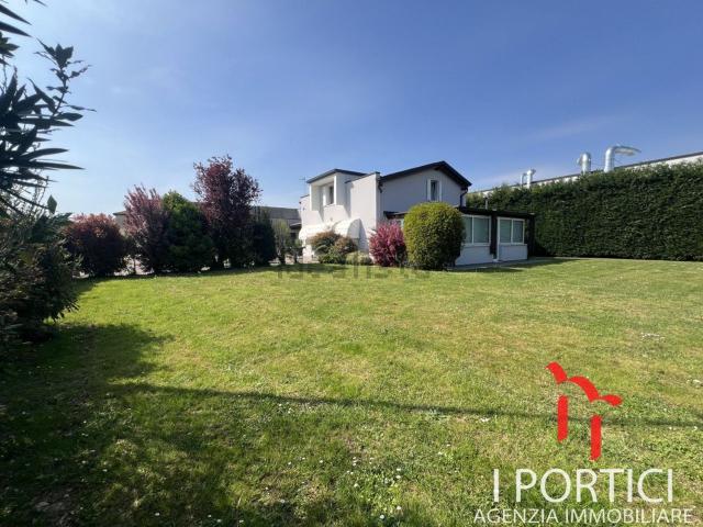 Villetta indipendente in vendita di 250 m² in Via Branco