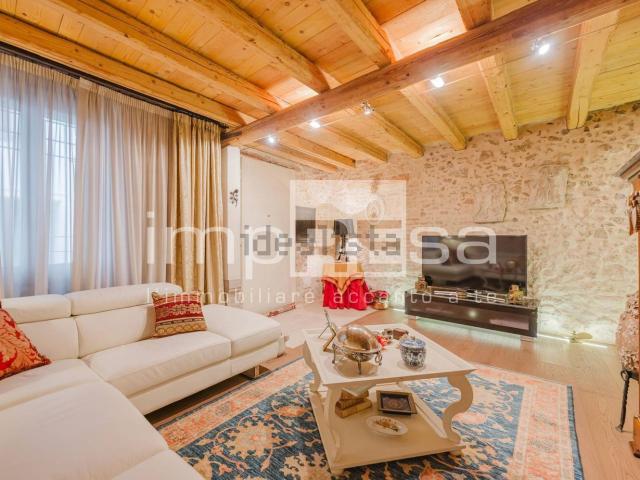 Villetta indipendente in vendita di 250 m² in Via G. Lazzarin, 25