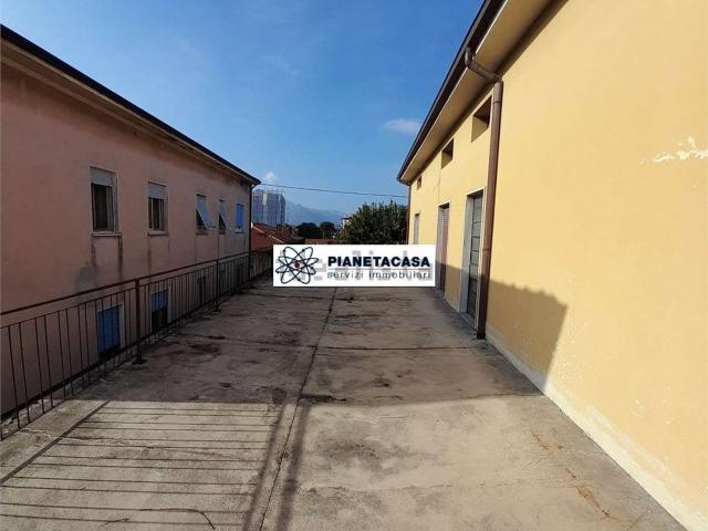 Villetta indipendente in vendita di 250 m² in Via Gozzi, 9