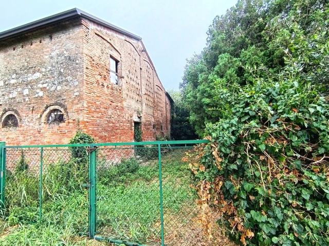 Villetta indipendente in vendita di 250 m² in Via Guagnon