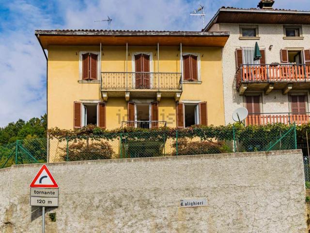Villetta indipendente in vendita di 250 m² in Via Dante Alighieri