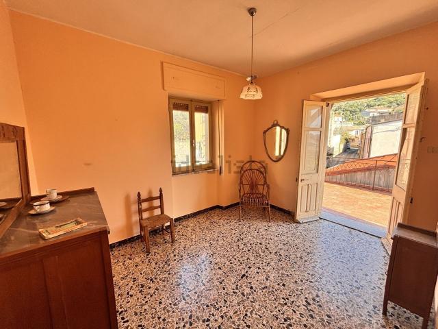 Villetta indipendente in vendita di 250 m² in Via Dante Alighieri