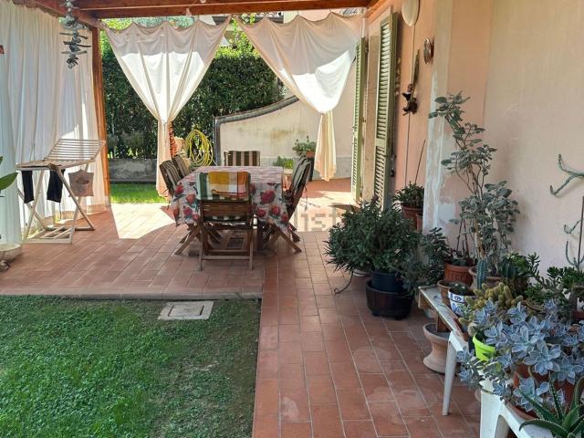 Villetta indipendente in vendita di 250 m² in Via Debbia Vecchia