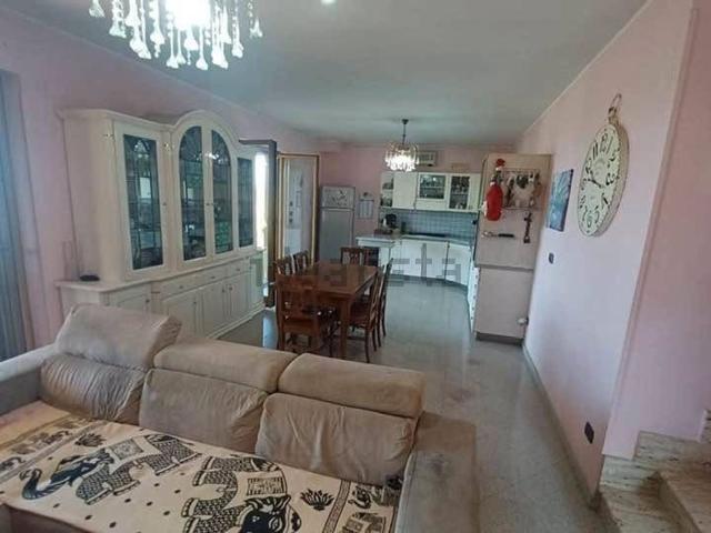 Villetta indipendente in vendita di 250 m² in Via dei Caporali, 13
