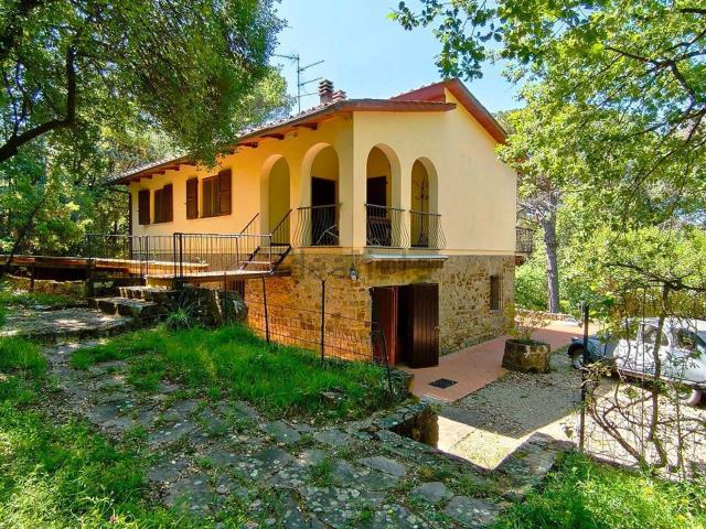 Villetta indipendente in vendita di 250 m² in Via di Mezzano