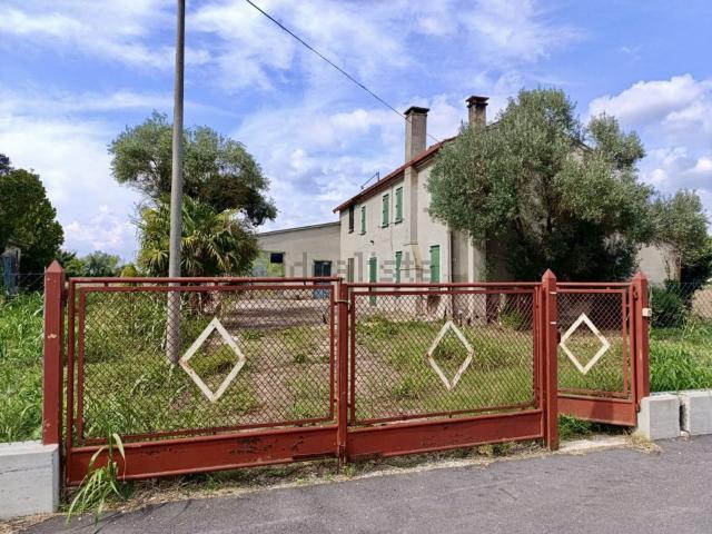 Villetta indipendente in vendita di 250 m² in Via Este Lendinara, 19